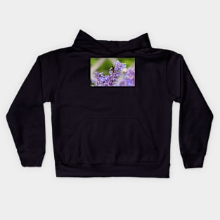 Bumble Bee collecting pollen Kids Hoodie